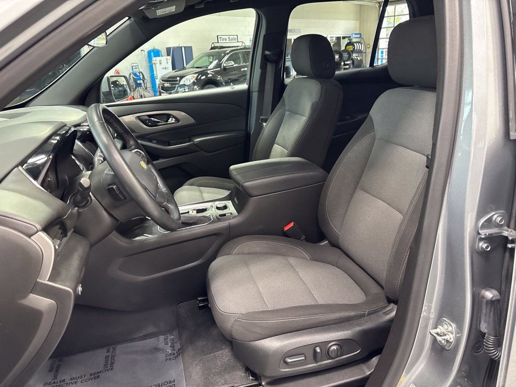 Used 2023 Chevrolet Traverse LT AWD/4WD image 9