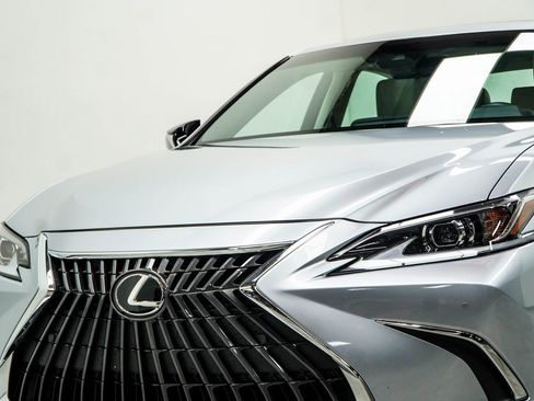 Used 2024 Lexus ES 350 w/ Premium Package image 2