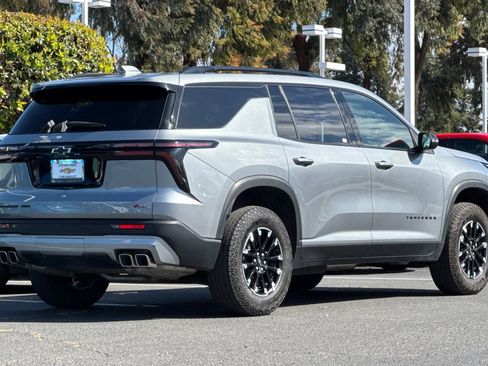 Used 2025 Chevrolet Traverse Z71 AWD/4WD image 5