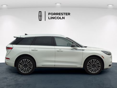 Used 2022 Lincoln Corsair AWD w/ Equipment Group 101A image 2