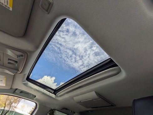 Used 2015 Cadillac Escalade ESV Premium image 23