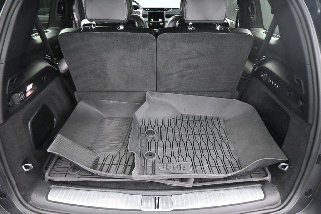 Used 2021 Jeep Grand Cherokee L Overland w/ Luxury Tech Group IV AWD/4WD image 28
