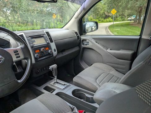 Used 2017 Nissan Frontier PRO-4X AWD/4WD image 12