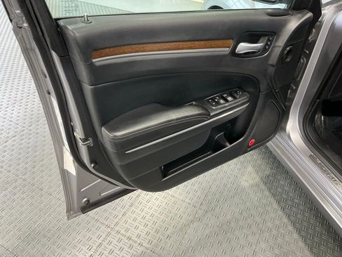 Used 2013 Chrysler 300 C Luxury Series w/ Light Group AWD/4WD image 20