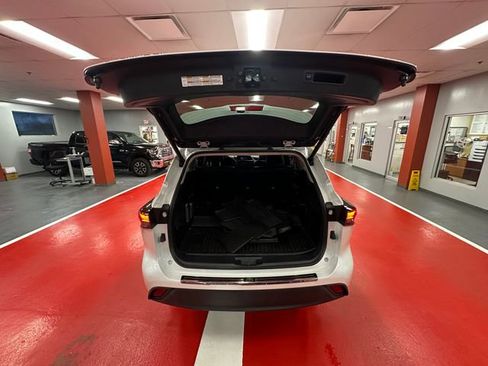 Used 2023 Toyota Highlander XLE image 25