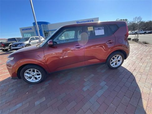 Used 2021 Kia Soul S image 11