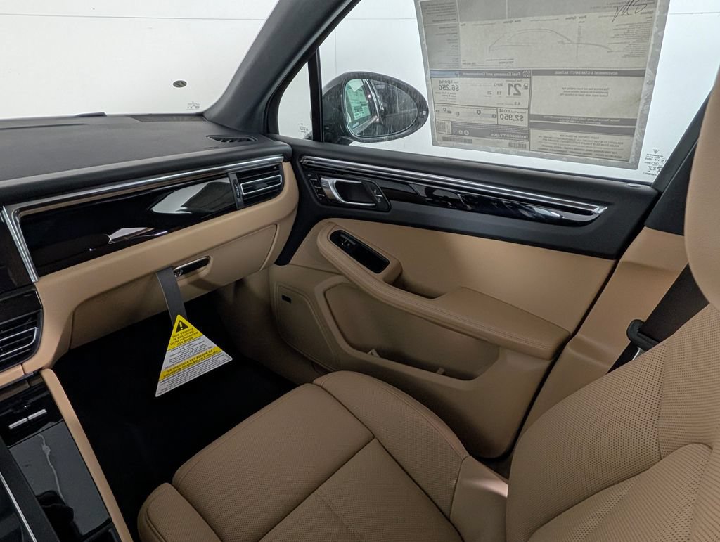 Certified 2026 Porsche Macan AWD/4WD image 23