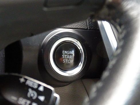 Used 2015 Toyota Camry XLE w/ Moonroof Package FWD image 46