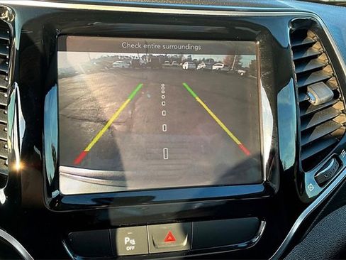 Used 2019 Jeep Cherokee Limited image 13