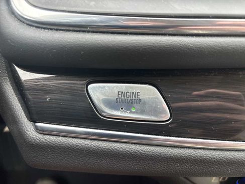 Used 2022 Buick Enclave Essence w/ Sport Touring Edition FWD image 17