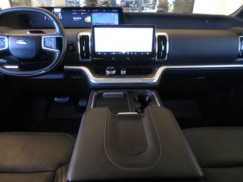 Used 2025 Ford Expedition Platinum w/ Stealth Performance Package AWD/4WD image 19