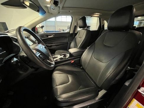 Used 2018 Ford Edge Titanium w/ Equipment Group 302A AWD/4WD image 21