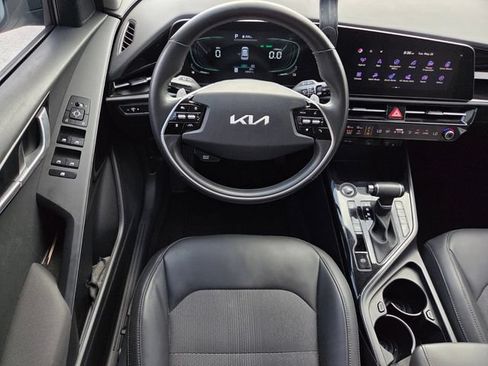 Used 2023 Kia Niro EX FWD image 12