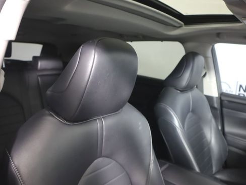 Used 2023 Toyota Highlander XLE image 32