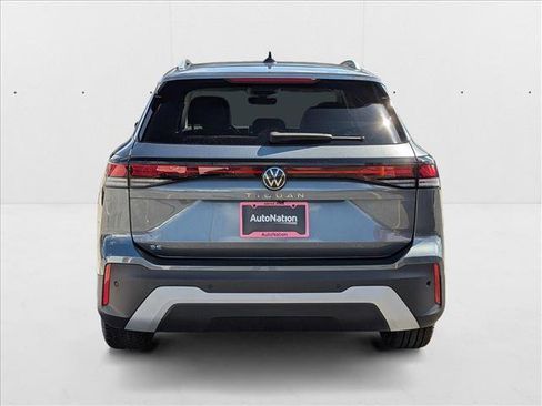 New 2025 Volkswagen Tiguan SE image 7