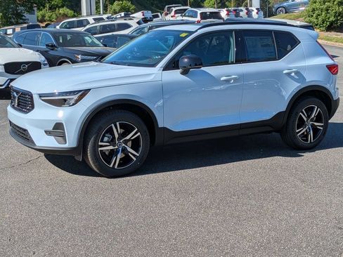 Used 2026 Volvo XC40 B5 Core AWD/4WD image 2