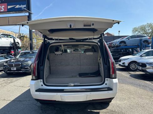 Used 2015 Cadillac Escalade Premium image 41