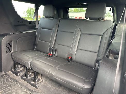 Used 2022 Chevrolet Suburban Z71 w/ Luxury Package AWD/4WD image 14