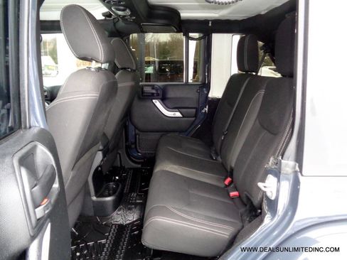 Used 2017 Jeep Wrangler Unlimited Sahara w/ Connectivity Group image 12