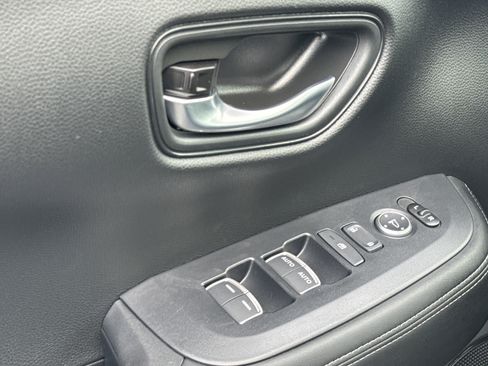 Used 2025 Honda HR-V EX-L image 15