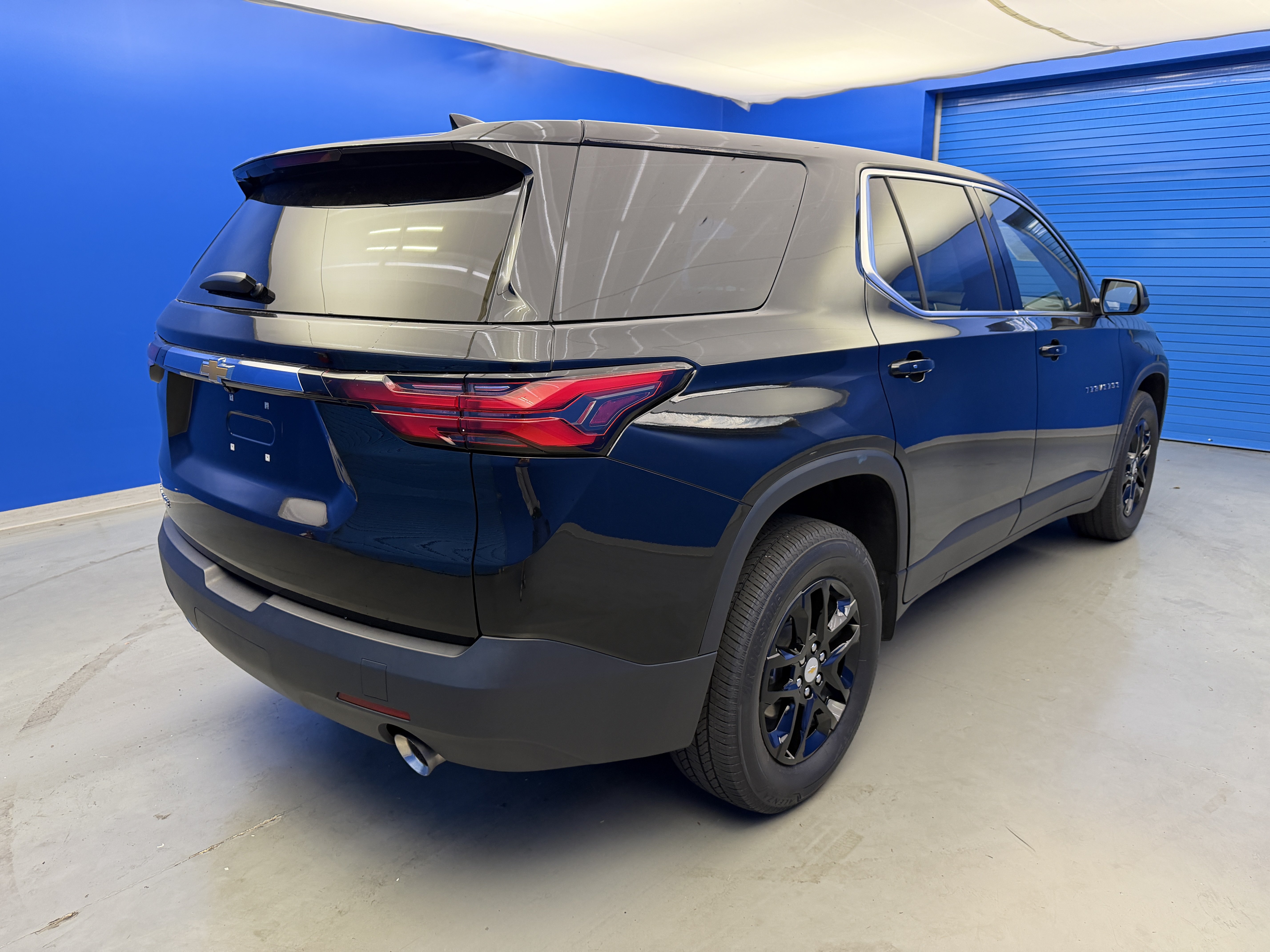 Used 2023 Chevrolet Traverse LS FWD image 7