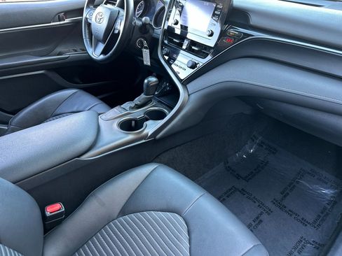 Used 2022 Toyota Camry SE image 14