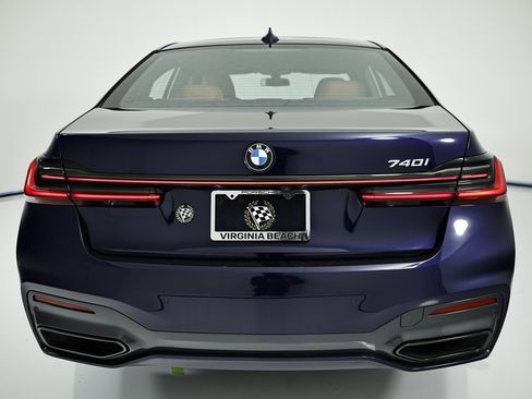 Used 2022 BMW 740i w/ M Sport Package image 10