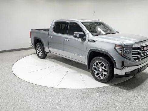 Used 2024 GMC Sierra 1500 SLT w/ SLT Premium Plus Package AWD/4WD image 31