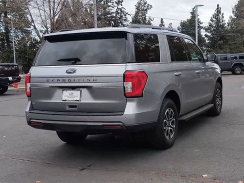 Used 2024 Ford Expedition XLT image 8