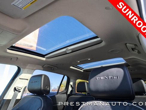 Used 2022 GMC Acadia Denali w/ Denali Ultimate Package image 12