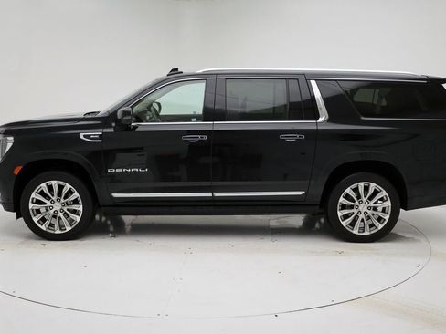 Used 2023 GMC Yukon XL Denali w/ Advanced Technology Package image 7
