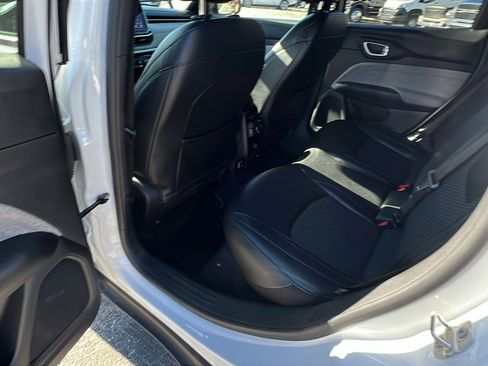 Used 2024 Jeep Compass Latitude image 23