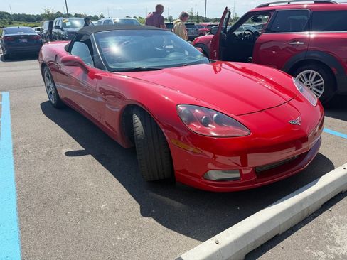 Used 2007 Chevrolet Corvette Convertible w/ Preferred Equipment Group RWD image 2