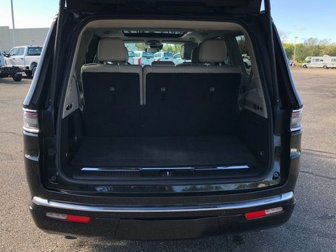 Used 2023 Jeep Grand Wagoneer Series II image 33