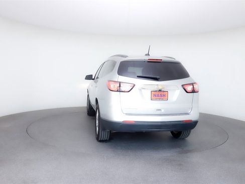 Used 2017 Chevrolet Traverse LT w/ Style and Technology Package image 5