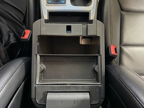 Used 2020 Ford Explorer XLT w/ Equipment Group 202A AWD/4WD image 40