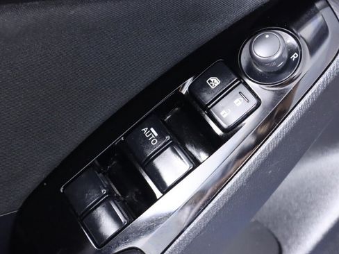 Used 2018 MAZDA MAZDA3 Sport FWD image 25
