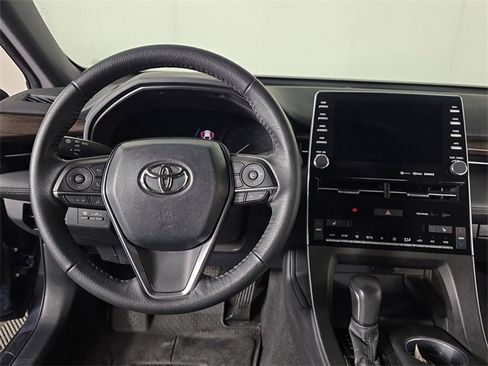 Used 2022 Toyota Avalon XLE image 9