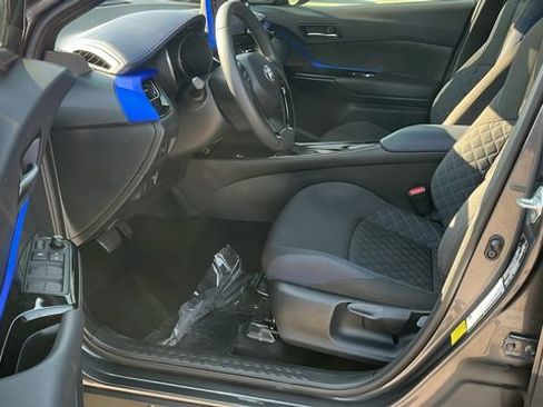 Used 2021 Toyota C-HR XLE FWD image 17