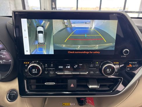 Used 2023 Toyota Highlander Platinum image 28
