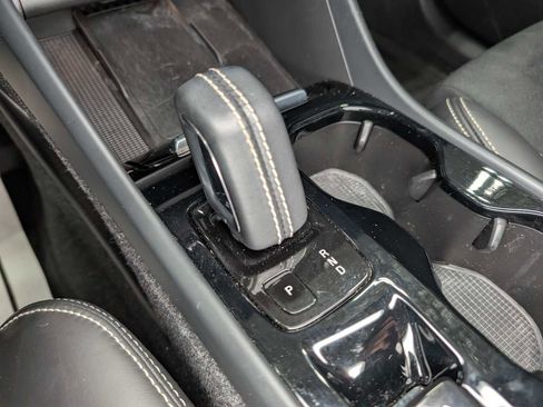 Used 2021 Volvo XC40 T5 R-Design w/ Advanced Package image 30