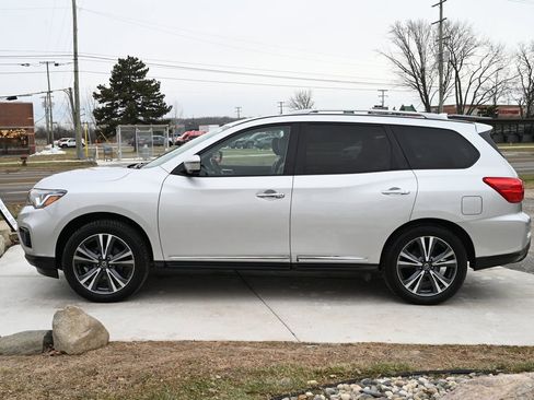 Used 2020 Nissan Pathfinder Platinum image 8