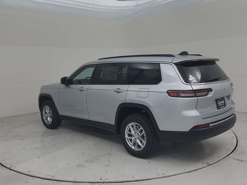 New 2025 Jeep Grand Cherokee L Laredo image 11