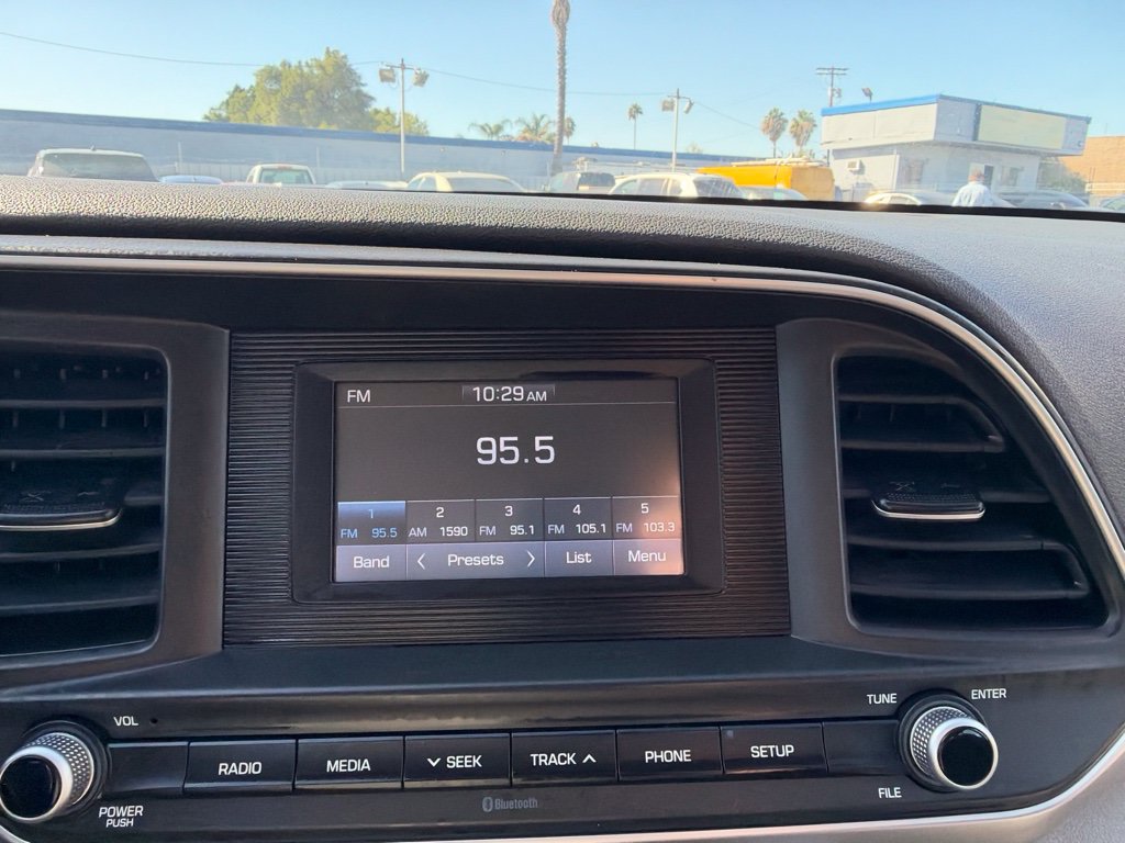 Used 2019 Hyundai Elantra SE FWD image 14