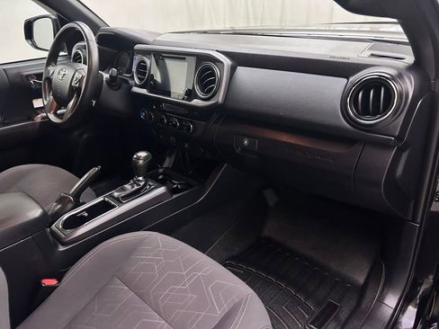 Used 2017 Toyota Tacoma 4x4 Double Cab image 18