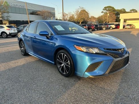 Used 2018 Toyota Camry SE image 2