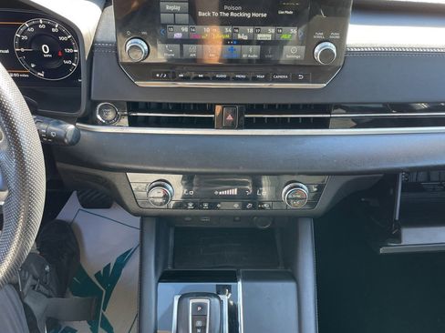 Used 2022 Mitsubishi Outlander SE image 17