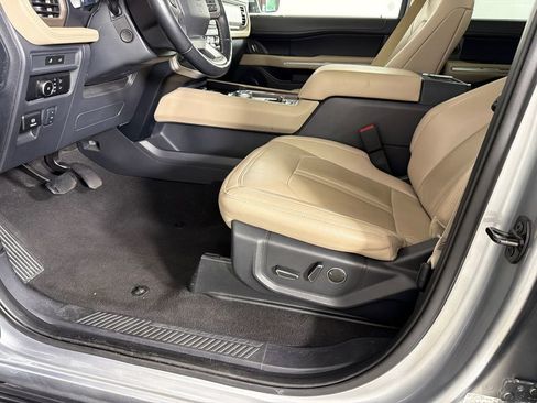 Used 2024 Ford Expedition Max Limited RWD image 11
