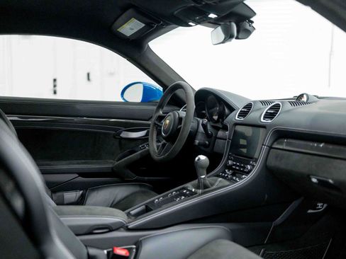 Used 2022 Porsche 718 Cayman GT4 image 55