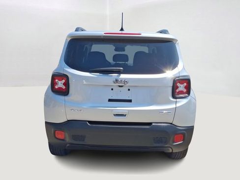 Used 2018 Jeep Renegade Latitude AWD/4WD image 5